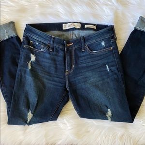 Lightly destroyed skinny jeans